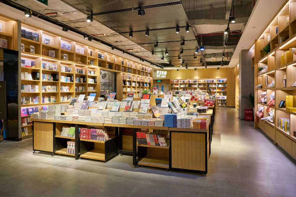 書店で取り置き済みの本を購入し配送